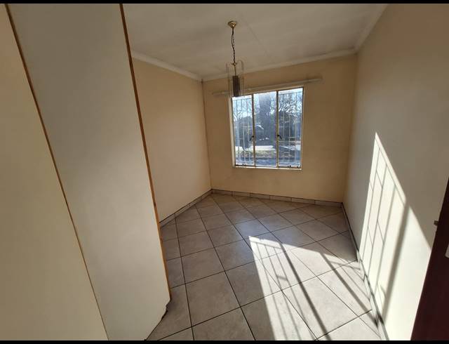 3 BEDROOM TOWNHOUSE FOR SALE IN VANDERBIJLPARK SE 3